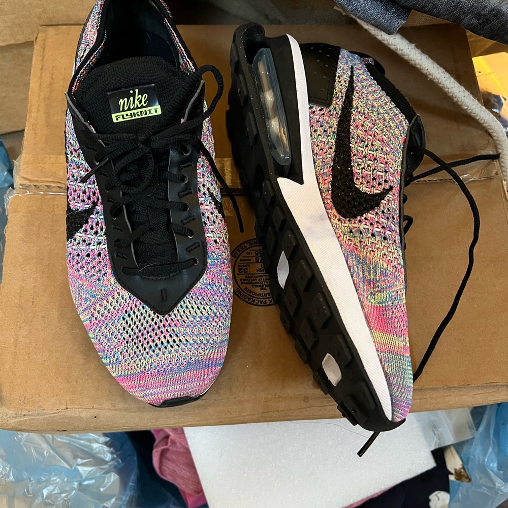 Nike Air Max Flyknit Racer Ghost Green Pink Black Women’s 7 worn twice
